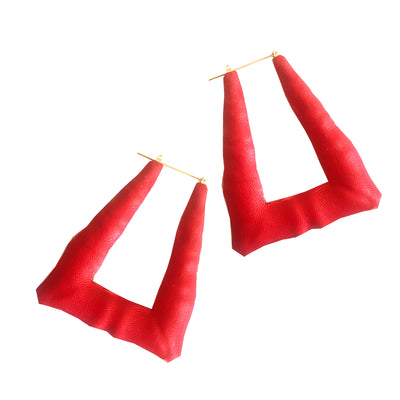 MEDIUM TRIANGLE LEATHER BAMBOOS - RUBY WOO - Seville Michelle